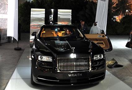 رائد في كواليس حفل إطلاق سيارة Wraith من رولز رويس